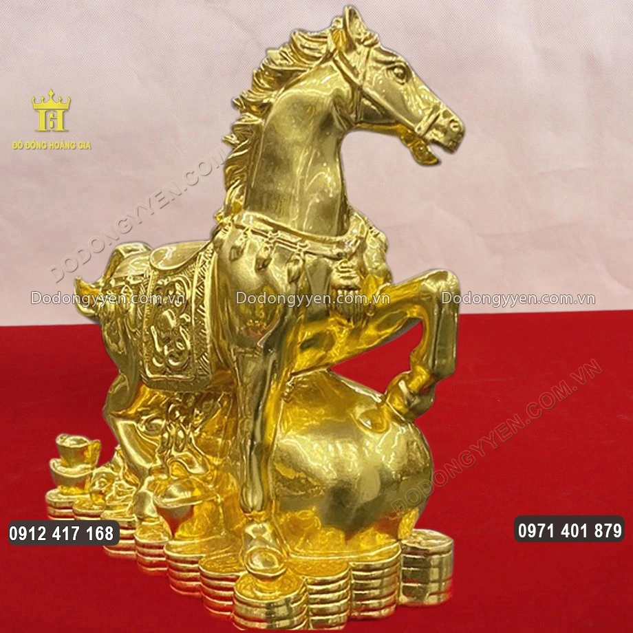 Từng họa tiết hoa văn được chạm khắc sắc n&eacute;t